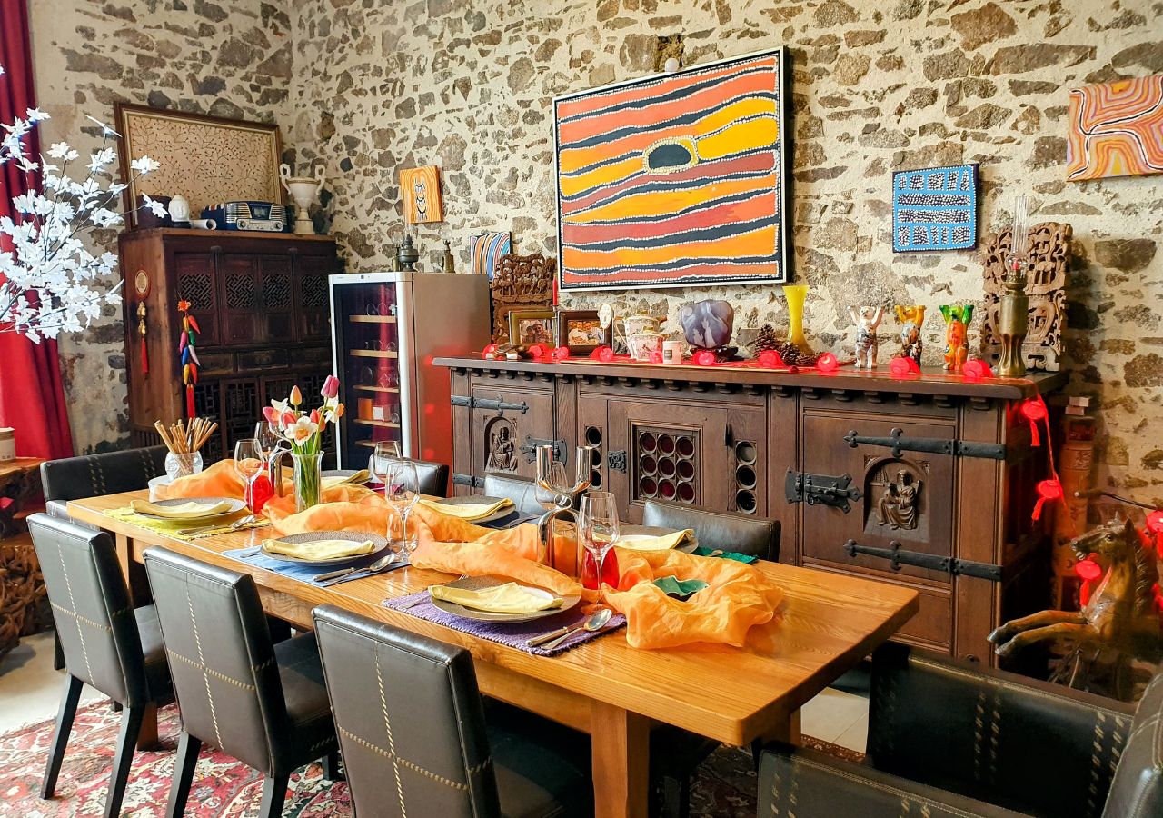 table dressée ambiance chaleureuse