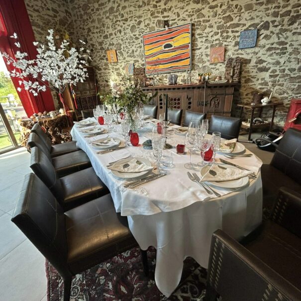 table dressée dîner